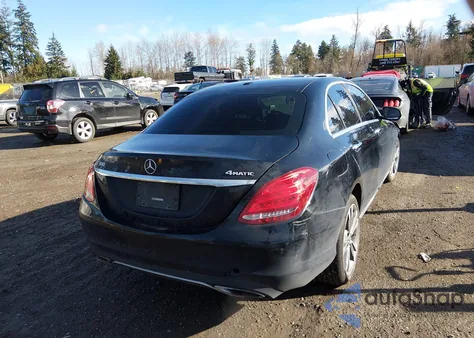 2018 Mercedes-Benz C 300 4Matic z USA, uszkodzony, nr VIN 55SWF4KBXJU282177